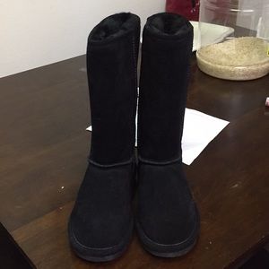 *NEW* Bearpaw Boots